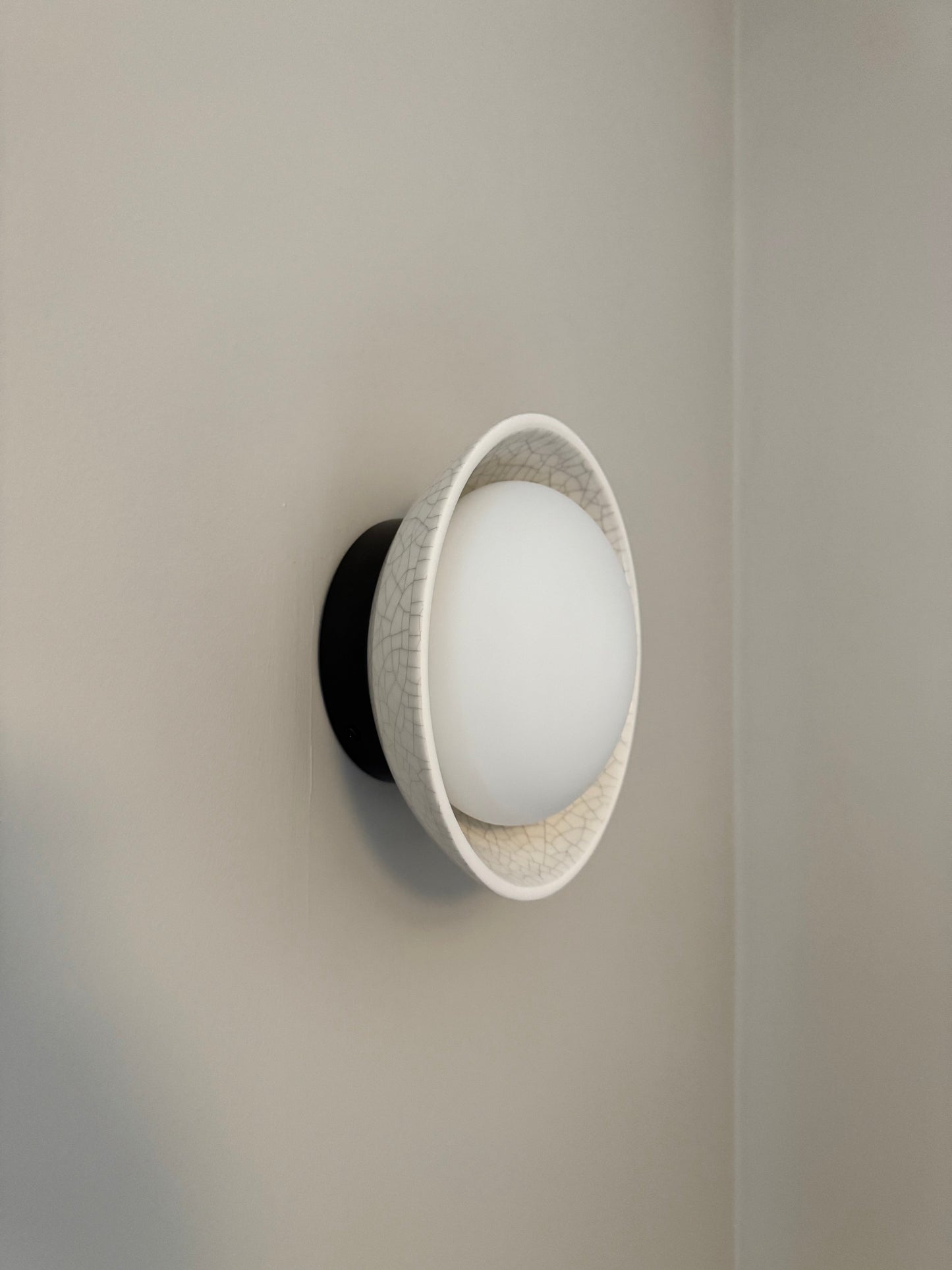 Ceramic Ivory Stained Crackle & Blackened Steel 1 Light Wall - ID 14018