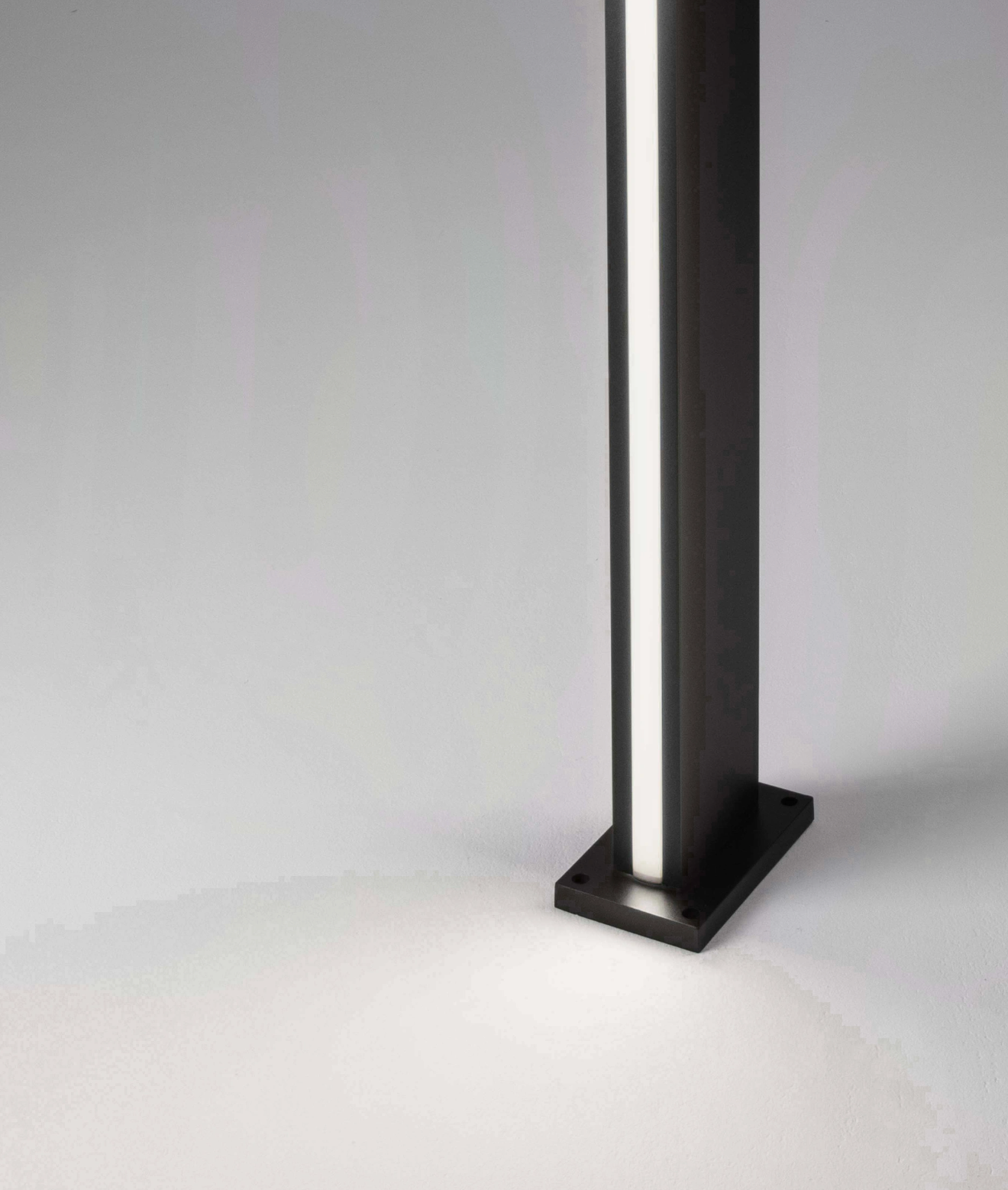 Sabre 120cm Minimalistic Dark Anthracite Exterior Bollard - ID 14758