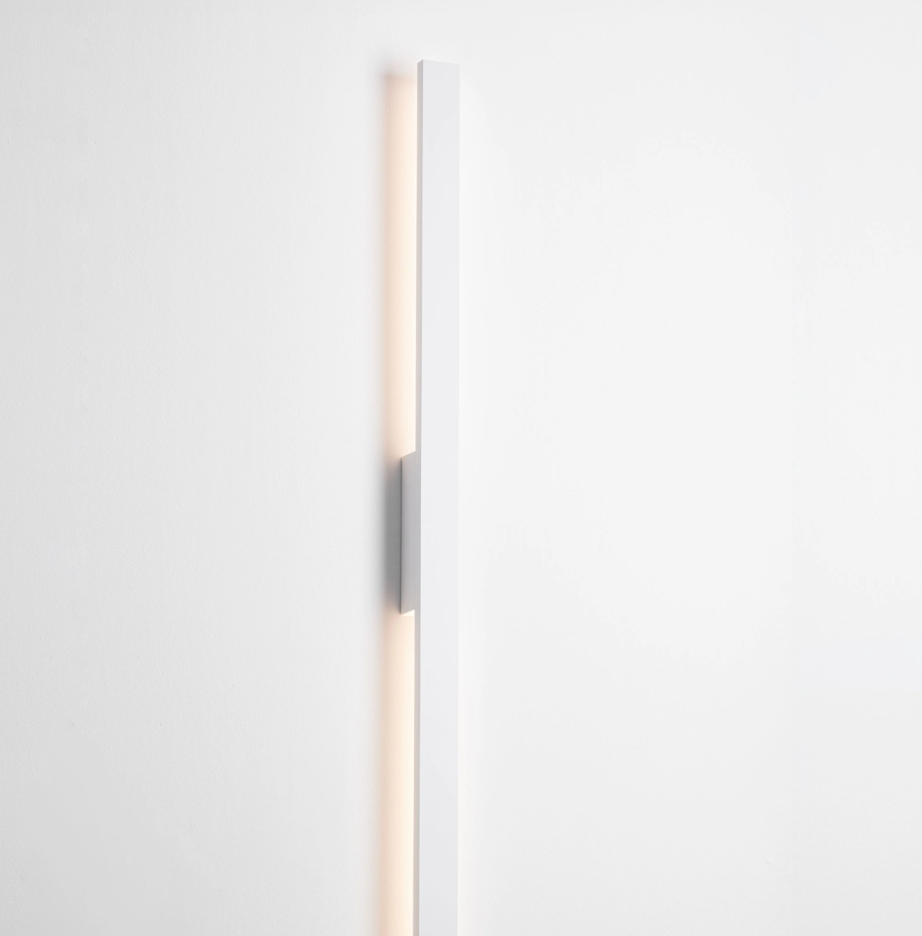 Rodd Vertical White Decorative Exterior Coastal Wall Light - ID 14782