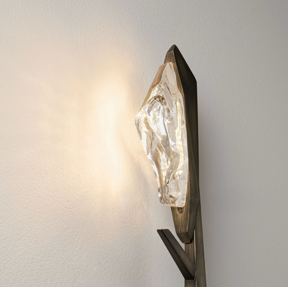 Tera Decorative Antique Brass Wall Light - ID 15060